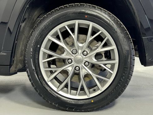 Used 2022 Jeep Grand Cherokee Summit AWD/4WD image 39
