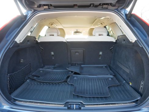 Used 2019 Volvo XC60 T8 Inscription w/ Advanced Package image 18