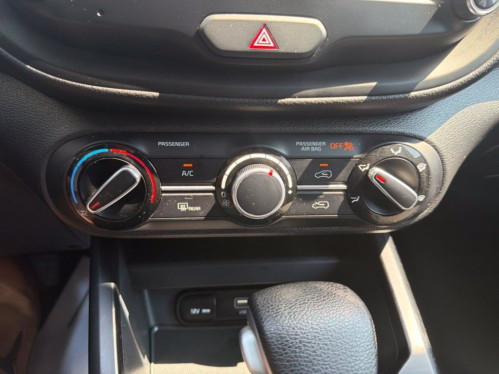 Used 2024 Kia Soul LX w/ Option Group 015 FWD image 21