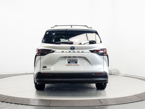 Certified 2025 Toyota Sienna XLE AWD/4WD image 11