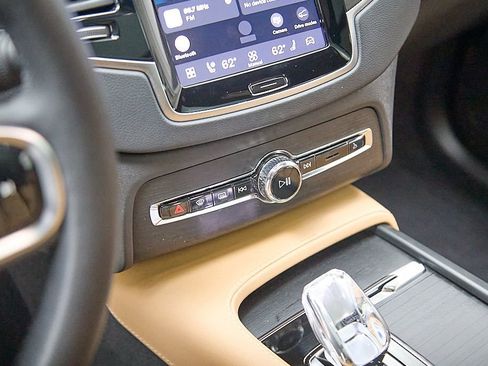 Certified 2024 Volvo XC90 T8 Ultimate w/ Protection Package image 16