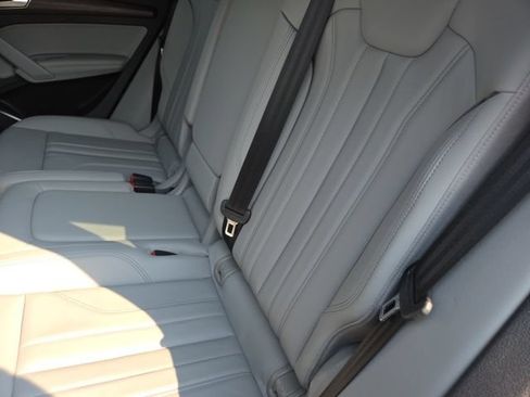 Used 2022 Audi Q5 2.0T Premium Plus w/ Premium Plus Package AWD/4WD image 11