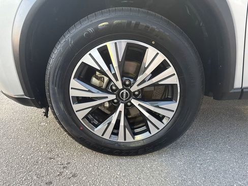 Used 2023 Nissan Rogue SV FWD image 13