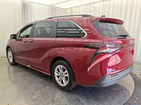 Certified 2024 Toyota Sienna XLE image 22