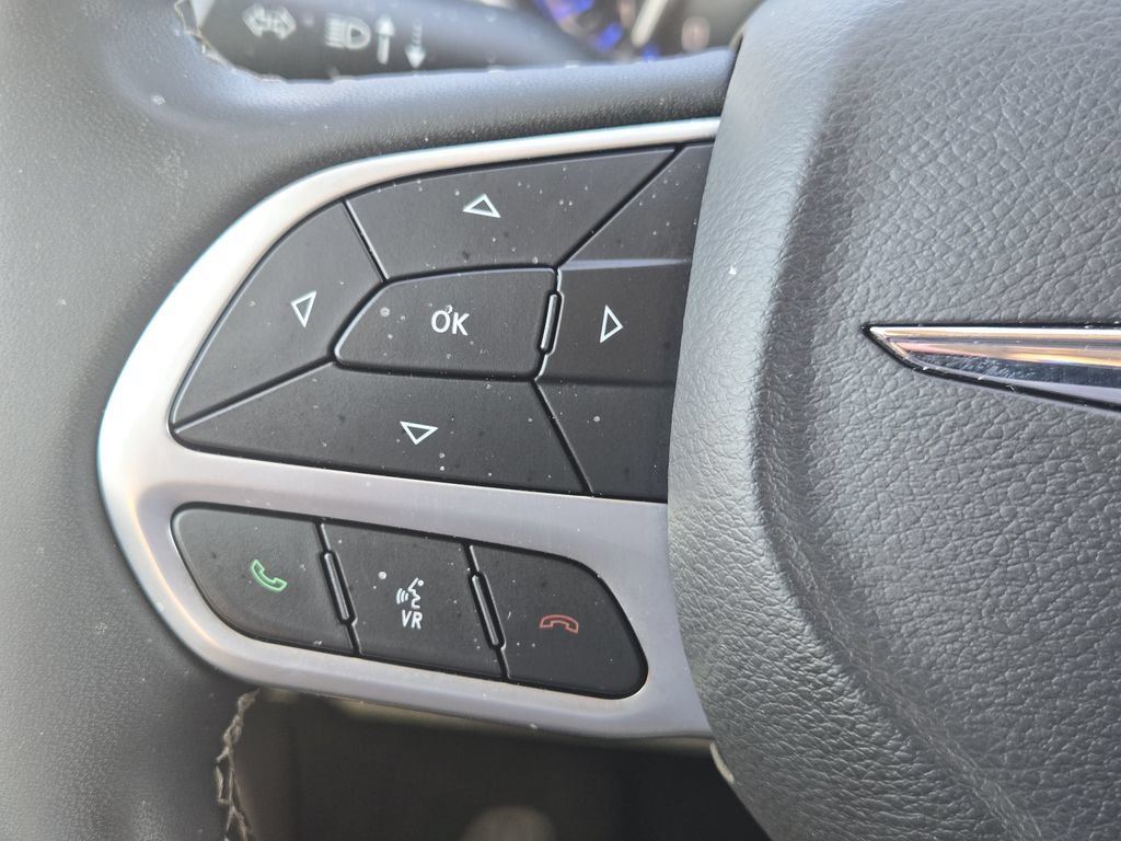 Used 2024 Chrysler Pacifica Touring-L FWD image 28