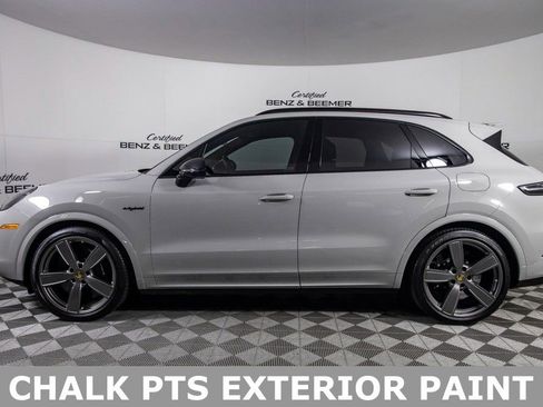 Used 2022 Porsche Cayenne Turbo S image 6