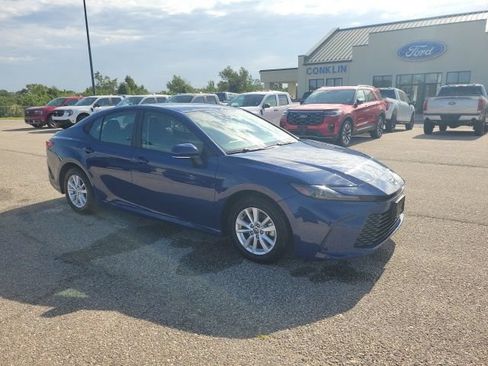 Used 2025 Toyota Camry LE FWD image 19