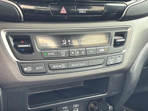 Used 2025 Honda Ridgeline Sport image 32