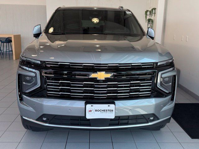 Used 2025 Chevrolet Suburban High Country AWD/4WD image 32