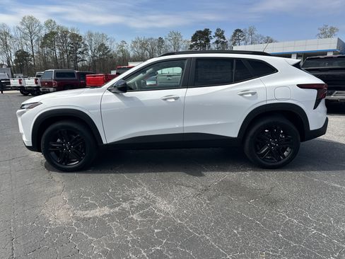 New 2026 Chevrolet Trax ACTIV w/ Sunroof Package FWD image 6