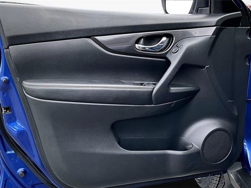 Used 2018 Nissan Rogue SV image 18