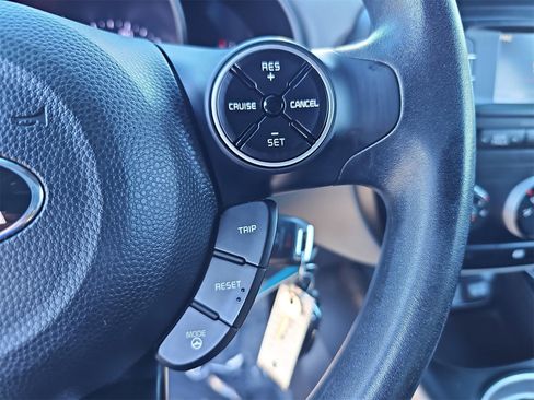 Used 2016 Kia Soul + image 17