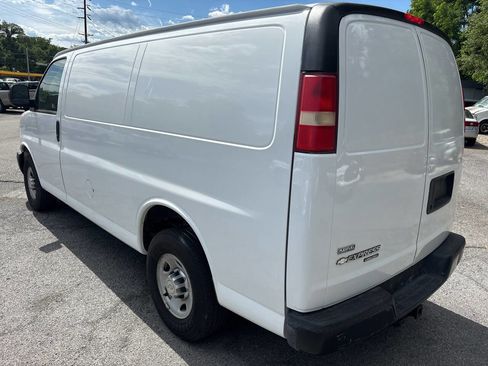 Used 2011 Chevrolet Express 3500 RWD image 13