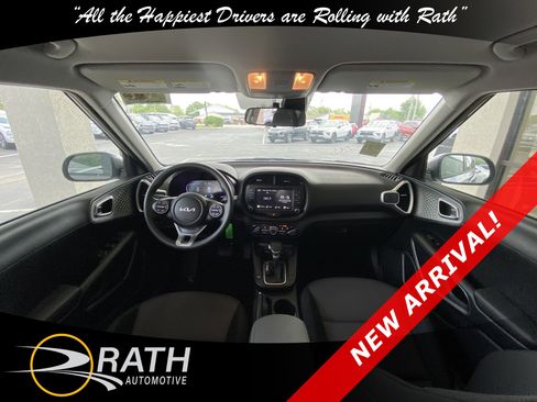 Used 2025 Kia Soul LX FWD image 17