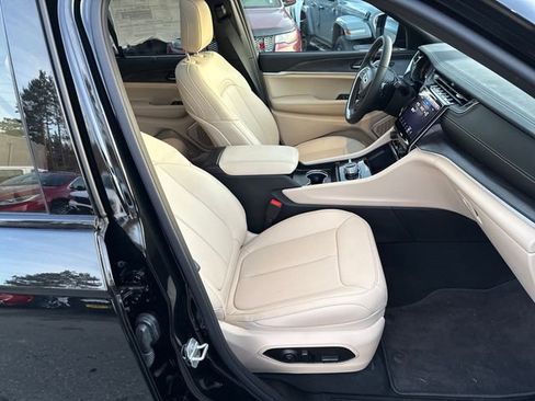 New 2025 Jeep Grand Cherokee Limited w/ Luxury Tech Group II AWD/4WD image 10