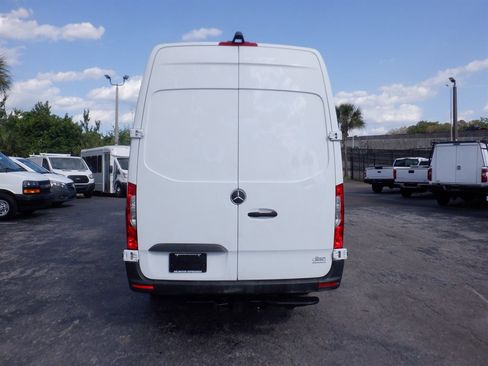Used 2022 Mercedes-Benz Sprinter 2500 image 4