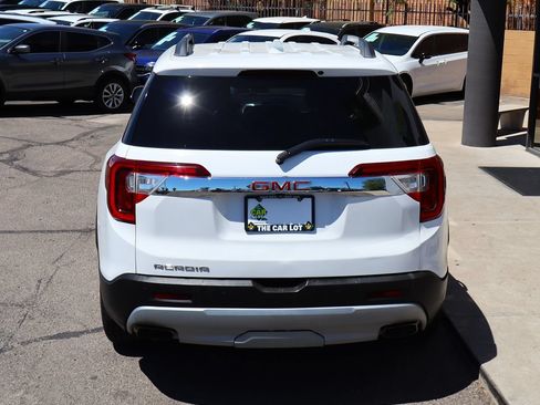 Used 2020 GMC Acadia SLT w/ LPO, Cargo Package FWD image 10