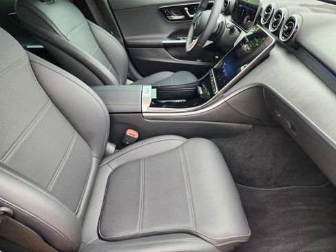 Used 2025 Mercedes-Benz C 300 Sedan image 7