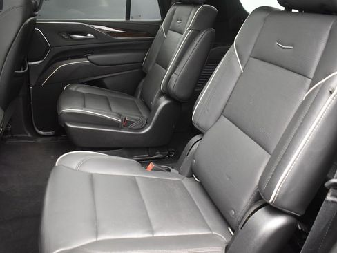 Used 2021 Cadillac Escalade Premium Luxury w/ LPO, Illumination Package image 28