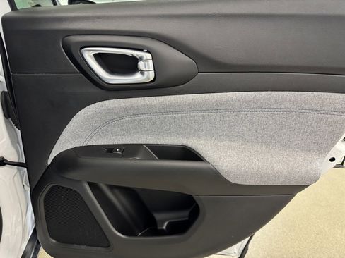 Used 2025 Jeep Compass Sport image 25