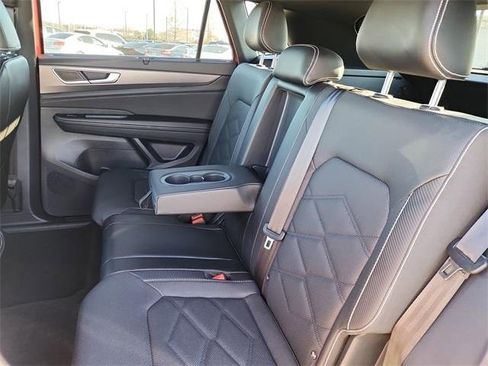 Certified 2024 Volkswagen Atlas Cross Sport SE w/ Panoramic Sunroof Package image 15