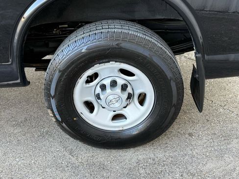 Used 2018 Chevrolet Express 2500 w/ Driver Convenience Package image 10