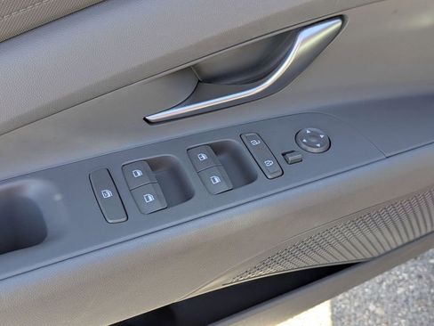 Certified 2025 Hyundai Elantra SE w/ Cargo Package image 12