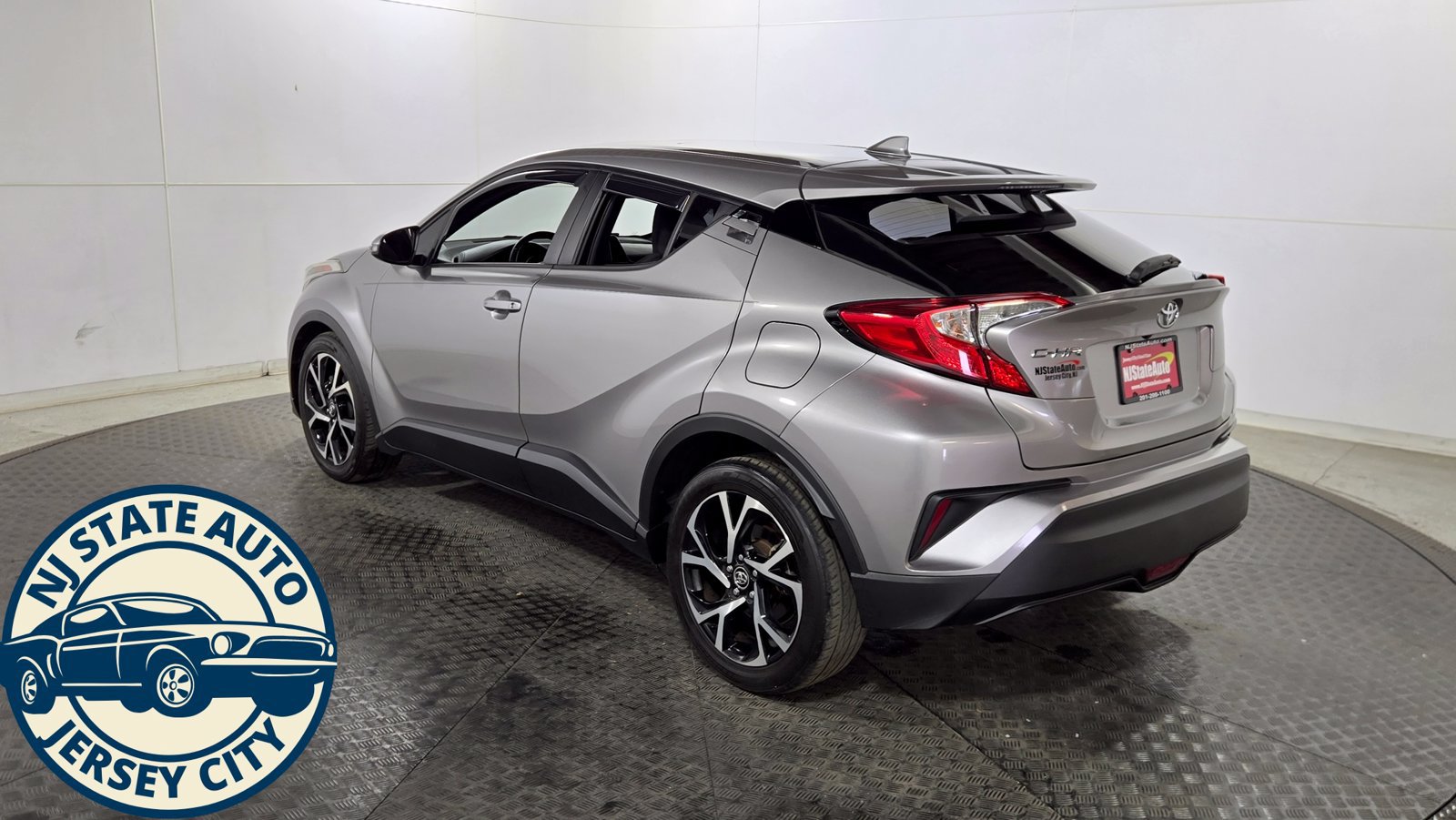 Used 2018 Toyota C-HR XLE FWD image 5