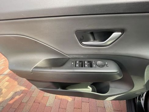 Used 2024 Hyundai Kona Limited FWD image 10