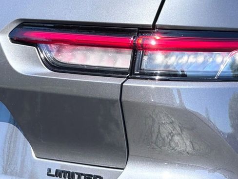 Used 2022 Jeep Grand Cherokee L Limited w/ Black Appearance Package image 10