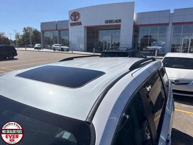 Used 2023 Toyota Sienna XLE w/ XLE Plus Package AWD/4WD image 3