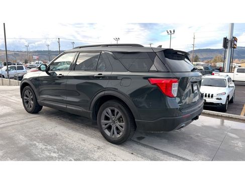 Used 2022 Ford Explorer XLT w/ Equipment Group 202A image 5