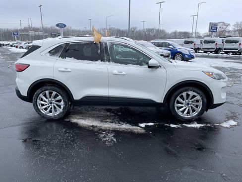 Certified 2022 Ford Escape Titanium w/ Titanium Elite Package image 9