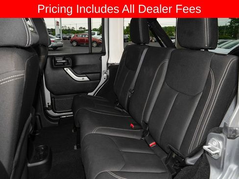 Used 2017 Jeep Wrangler Unlimited Sahara w/ Connectivity Group AWD/4WD image 7