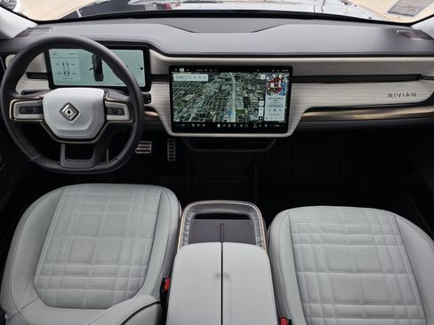 Used 2025 Rivian R1T Premium Tri AWD/4WD image 11