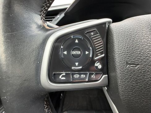 Used 2018 Honda Civic Touring image 22