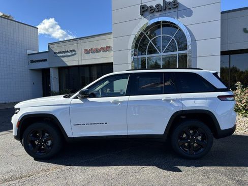 New 2025 Jeep Grand Cherokee Limited w/ Black Appearance Package image 3