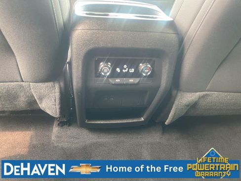 Used 2025 Chevrolet Traverse LT FWD image 21
