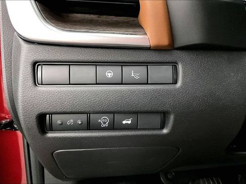 Used 2025 Nissan Rogue Platinum AWD/4WD image 38