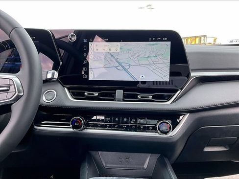 New 2027 Chevrolet Equinox LT w/ Convenience Package II FWD image 12
