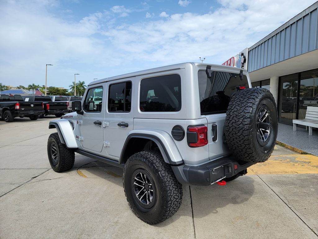 Used 2024 Jeep Wrangler Unlimited Rubicon AWD/4WD image 3