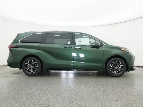 New 2026 Toyota Sienna Platinum image 19