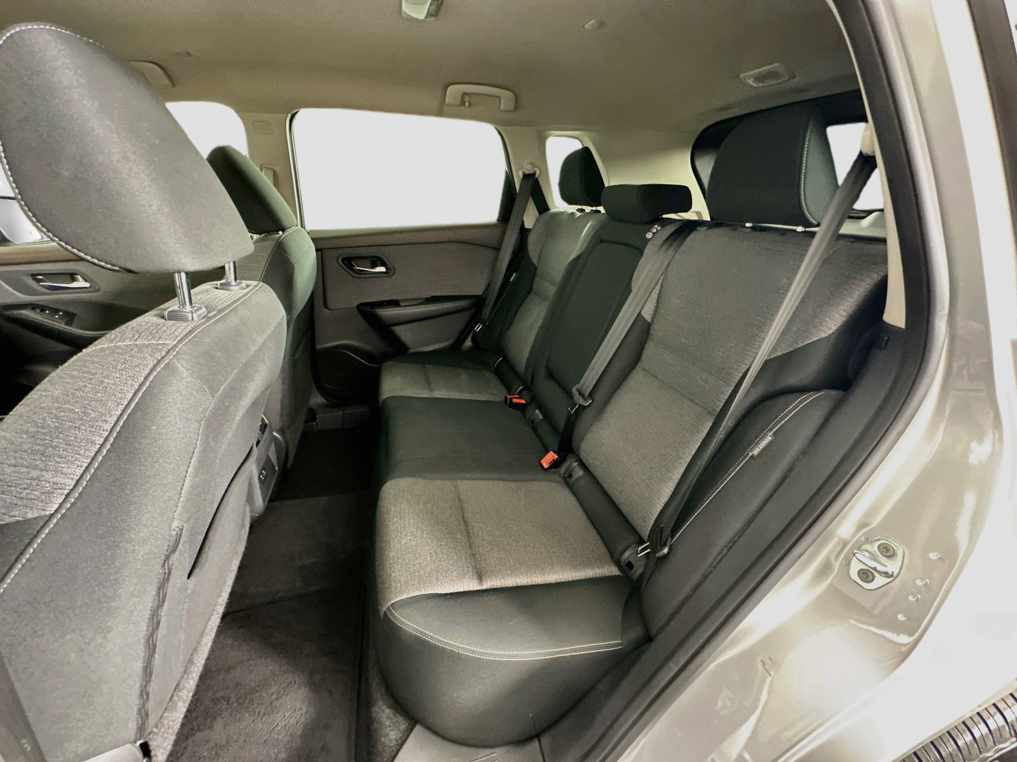 Used 2022 Nissan Rogue SV AWD/4WD image 28