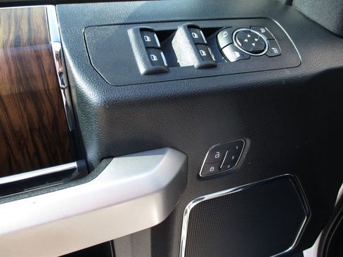 Used 2018 Ford F150 Lariat image 18