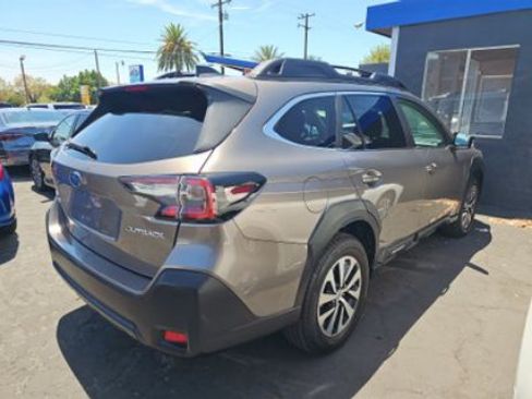 Used 2024 Subaru Outback Premium AWD/4WD image 4