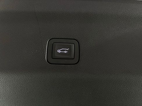 Used 2025 GMC Yukon Denali image 31