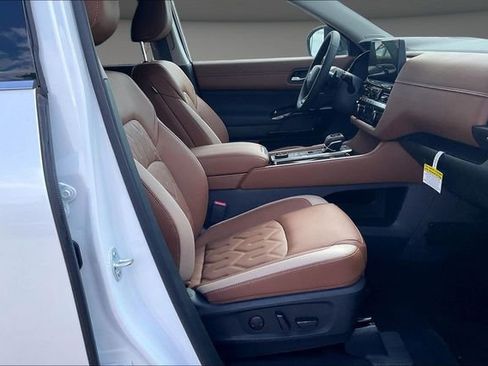 New 2026 Nissan Pathfinder Platinum w/ Cargo Package AWD/4WD image 11