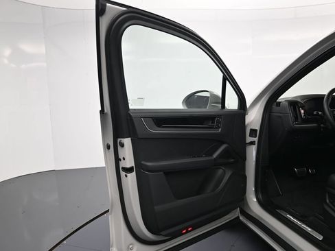 Certified 2026 Porsche Cayenne GTS AWD/4WD image 16