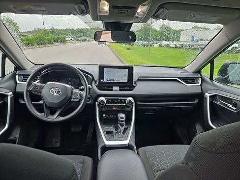 Used 2024 Toyota RAV4 XLE FWD image 5