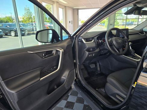 Used 2022 Toyota RAV4 LE AWD/4WD image 29